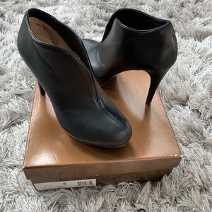 Audrey Brooke Perry Black Ankle Heeled Booties